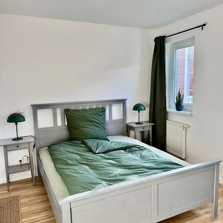 Design Picasso Am Yachthafen * 그라이프스발트