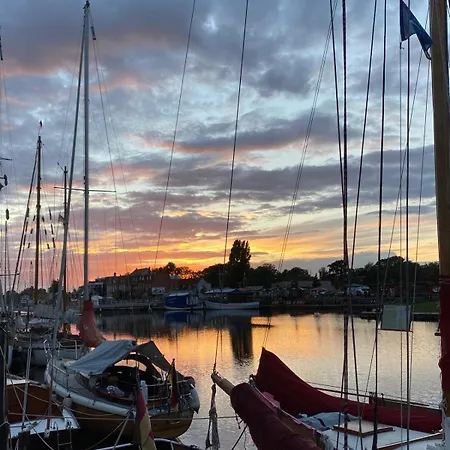 Design Picasso Am Yachthafen *