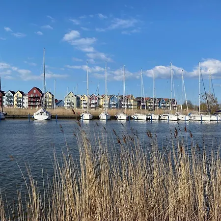 Design Picasso Am Yachthafen * 그라이프스발트