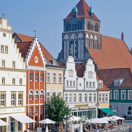 아파트 Design Picasso Am Yachthafen *