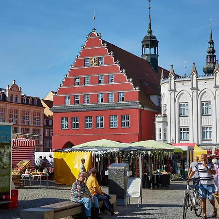 Design Picasso Am Yachthafen *